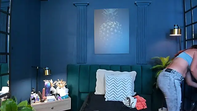 Snapshot of aliceandsia chatting on 12.19.25 aliceandsia online show from 12.19.25