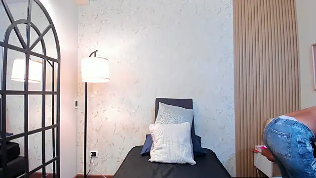 Snapshot of aliceandsia chatting on 01.12.26 aliceandsia online show from 01.12.26