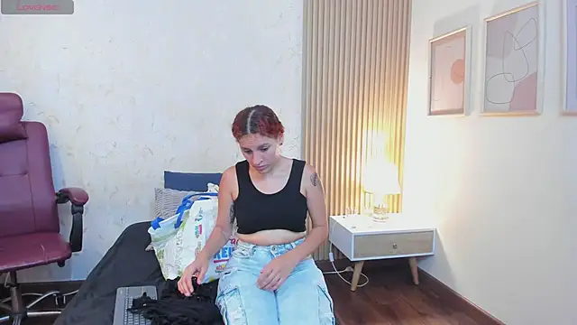 Snapshot of aliceandsia chatting on 02.11.26 aliceandsia online show from 02.11.26