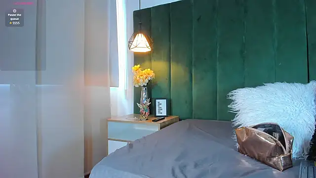 Snapshot of kittyy_milk_001 chatting on 09.17.25 kittyy milk 001 online show from 09.17.25