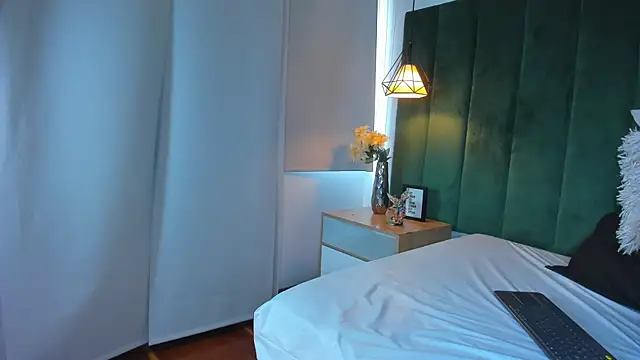 Snapshot of kittyy_milk_001 chatting on 10.17.25 kittyy milk 001 online show from 10.17.25