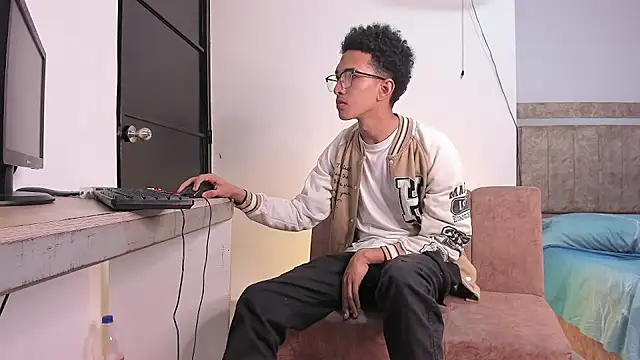 Snapshot of Cj_davis_ chatting on 10.08.25 Cj davis online show from 10.08.25