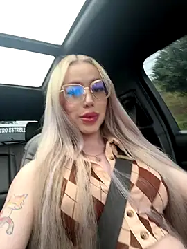 Snapshot of Sweet_Soffi chatting on 10.08.25 Sweet Soffi online show from 10.08.25