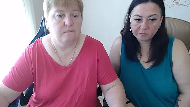 Snapshot of Bertie_Adeline chatting on 09.25.25 Bertie Adeline online show from 09.25.25