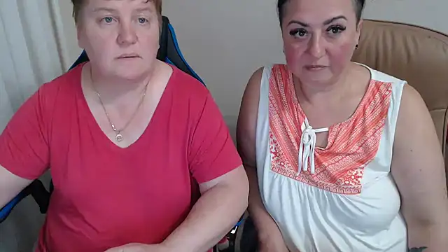 Snapshot of Bertie_Adeline chatting on 09.25.25 Bertie Adeline online show from 09.25.25