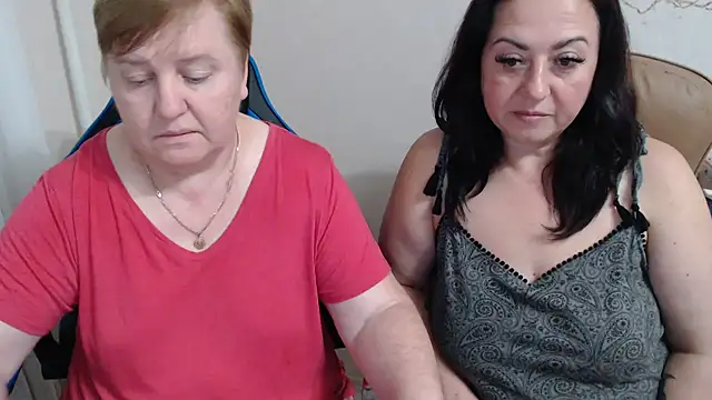 Snapshot of Bertie_Adeline chatting on 09.29.25 Bertie Adeline online show from 09.29.25