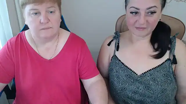 Snapshot of Bertie_Adeline chatting on 09.30.25 Bertie Adeline online show from 09.30.25