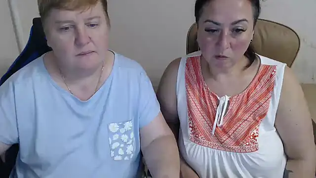 Snapshot of Bertie_Adeline chatting on 10.12.25 Bertie Adeline online show from 10.12.25