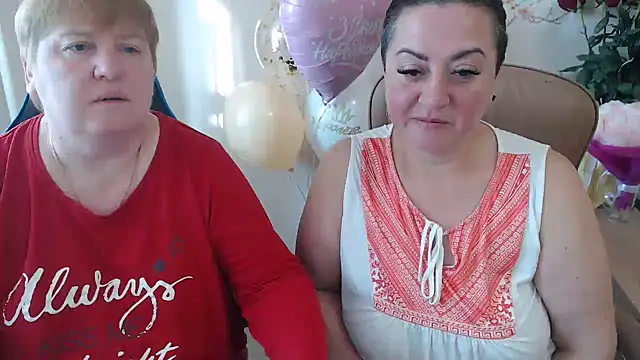 Snapshot of Bertie_Adeline chatting on 10.16.25 Bertie Adeline online show from 10.16.25