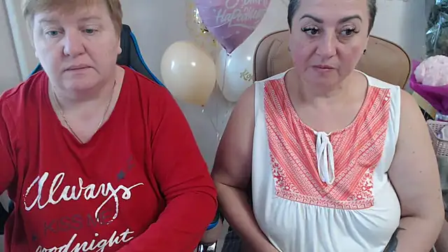 Snapshot of Bertie_Adeline chatting on 10.17.25 Bertie Adeline online show from 10.17.25