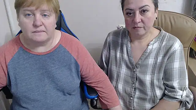 Snapshot of Bertie_Adeline chatting on 10.24.25 Bertie Adeline online show from 10.24.25