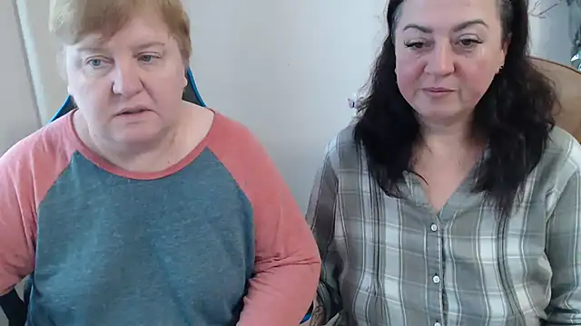 Snapshot of Bertie_Adeline chatting on 10.25.25 Bertie Adeline online show from 10.25.25