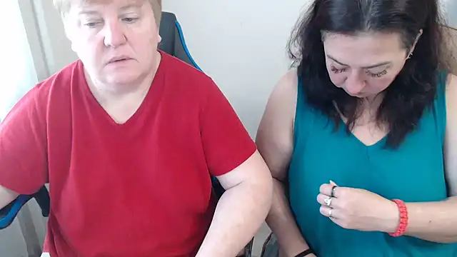 Snapshot of Bertie_Adeline chatting on 10.26.25 Bertie Adeline online show from 10.26.25