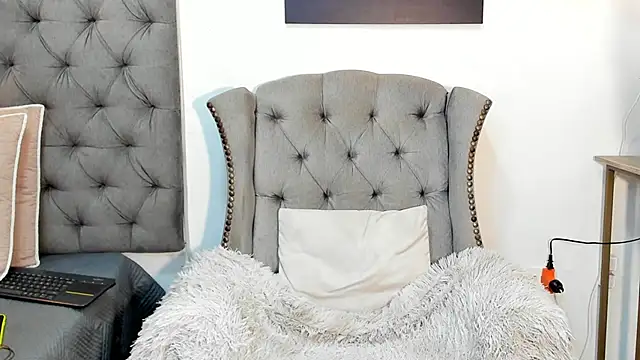 nahiroby ebony online show from 09.23.25