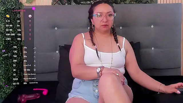 leyla smithh online show from 09.09.25