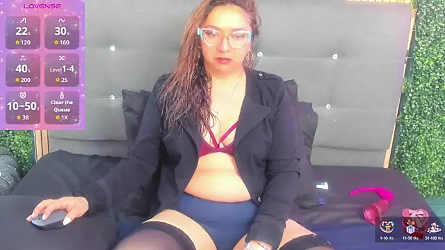 leyla smithh online show from 09.11.25