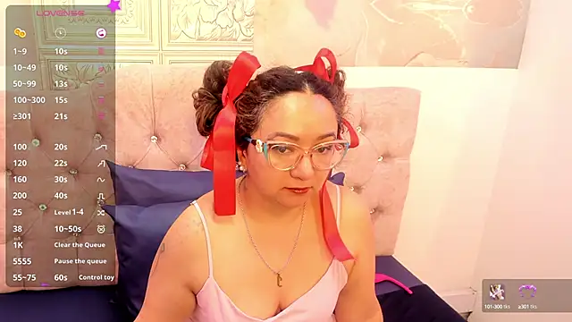 leyla smithh online show from 10.15.25