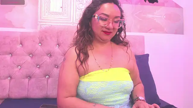 leyla smithh online show from 10.27.25