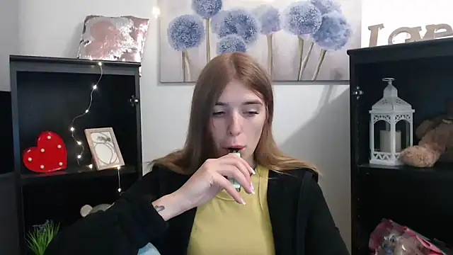 JuiceLips   online show from 10.08.25