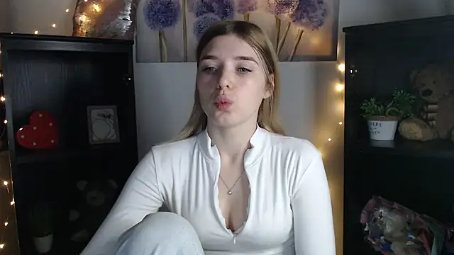 JuiceLips   online show from 01.16.26