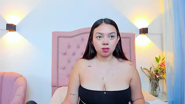 Snapshot of Ferzaya chatting on 09.25.25 Ferzaya online show from 09.25.25