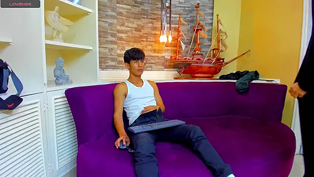 Snapshot of Holdme_Hot chatting on 09.12.25 Holdme Hot online show from 09.12.25