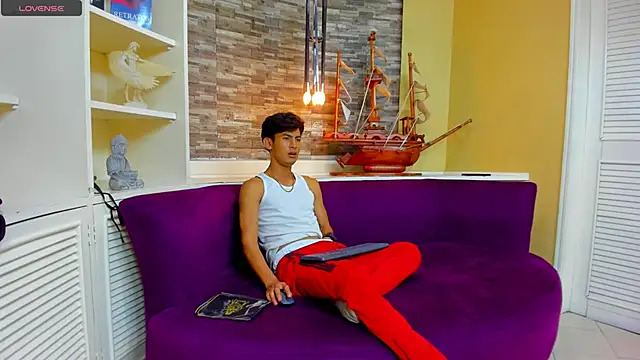 Snapshot of Holdme_Hot chatting on 09.13.25 Holdme Hot online show from 09.13.25