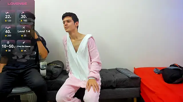 Snapshot of Holdme_Hot chatting on 09.23.25 Holdme Hot online show from 09.23.25