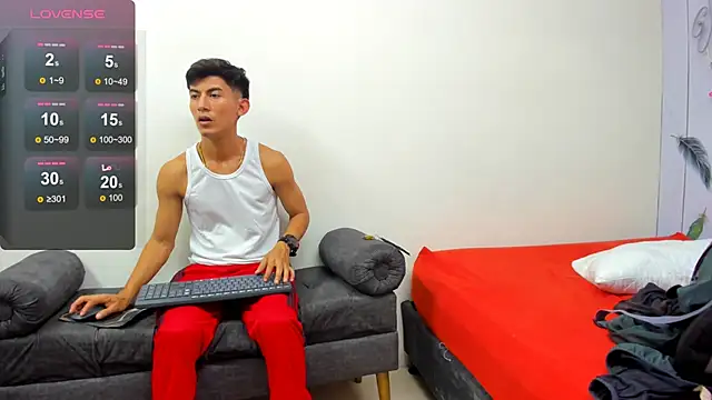 Snapshot of Holdme_Hot chatting on 09.24.25 Holdme Hot online show from 09.24.25