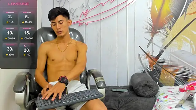 Snapshot of Holdme_Hot chatting on 09.28.25 Holdme Hot online show from 09.28.25