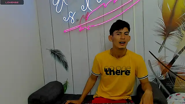 Snapshot of Holdme_Hot chatting on 10.05.25 Holdme Hot online show from 10.05.25