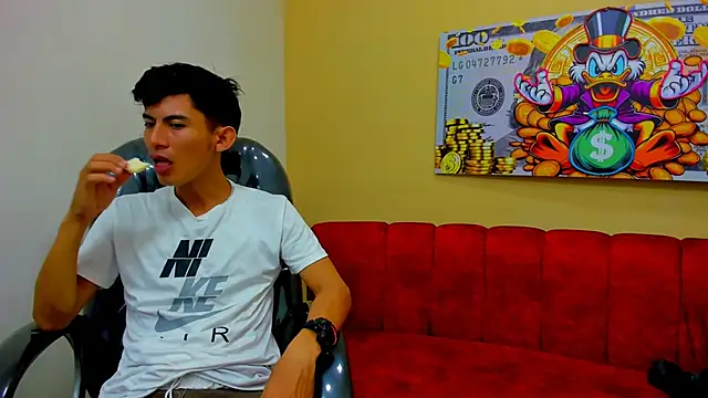 Snapshot of Holdme_Hot chatting on 10.10.25 Holdme Hot online show from 10.10.25