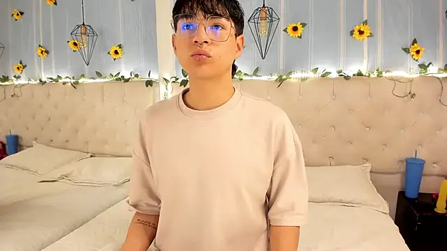 AleAurarashi online show from 10.28.25