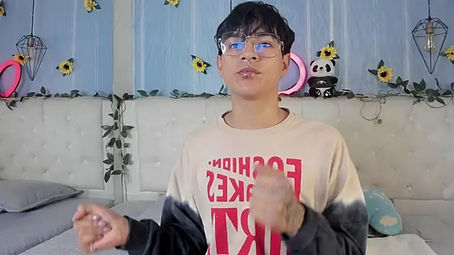 AleAurarashi online show from 12.02.25