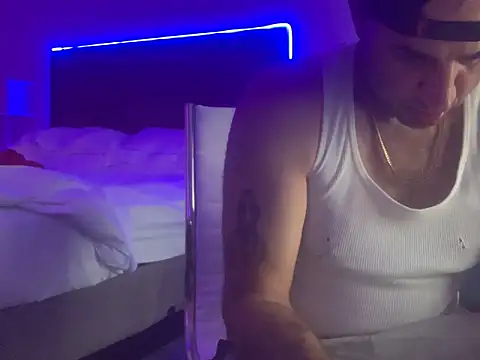 Snapshot of Hothotboyg chatting on 09.20.25 Hothotboyg online show from 09.20.25