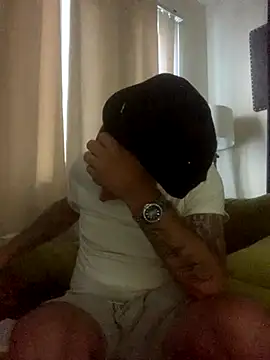 Snapshot of Hothotboyg chatting on 10.19.25 Hothotboyg online show from 10.19.25