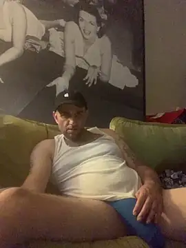 Snapshot of Hothotboyg chatting on 10.23.25 Hothotboyg online show from 10.23.25