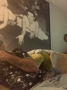 Snapshot of Hothotboyg chatting on 10.30.25 Hothotboyg online show from 10.30.25