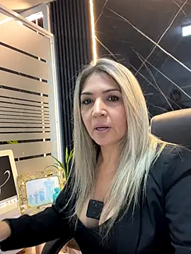 Snapshot of Helena_Foxxx chatting on 11.07.25 Helena Foxxx online show from 11.07.25