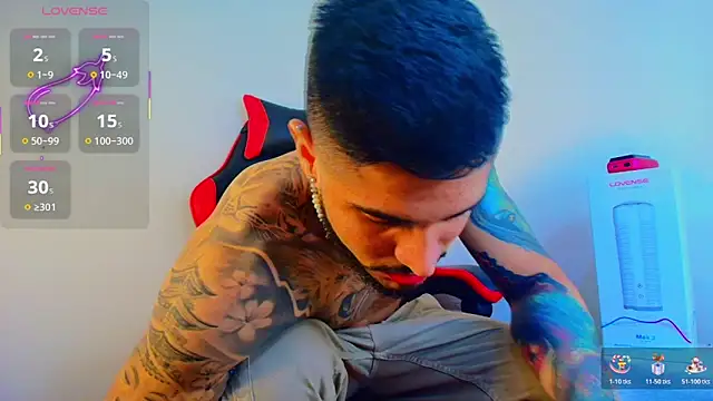 Snapshot of amodeus_bael_ chatting on 10.31.25 amodeus bael  online show from 10.31.25