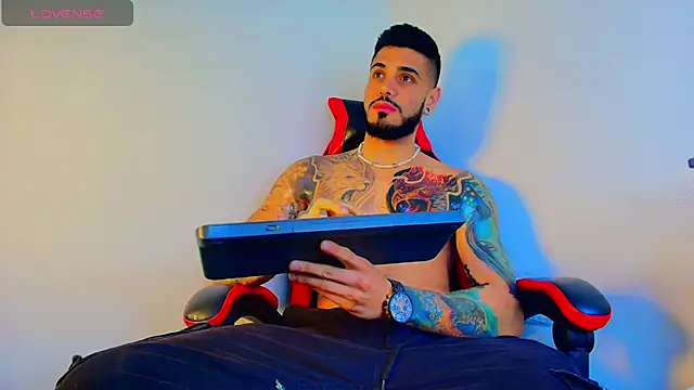 Snapshot of amodeus_bael_ chatting on 11.01.25 amodeus bael  online show from 11.01.25