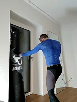 Snapshot of EyesNeverLies chatting on 09.28.25 EyesNeverLies online show from 09.28.25