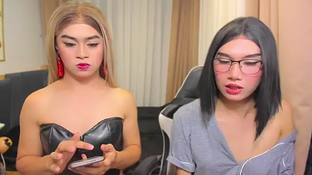 MaxCollins online show from 12.18.25