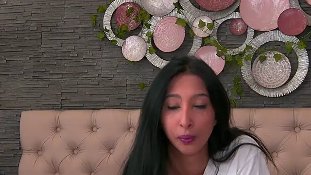 VannyFoxx online show from 04.10.26