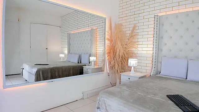 mara winters  online show from 02.10.26