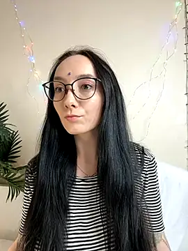 Jinhee Tiny online show from 09.19.25