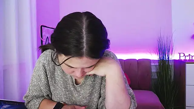 IsabellCharm online show from 10.18.25