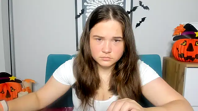 IsabellCharm online show from 10.23.25