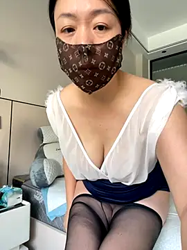 300-AMAM online show from 10.12.25