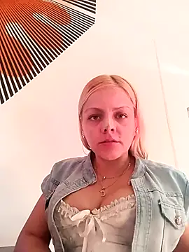 Snapshot of Alanna_Grays chatting on 12.01.25 Alanna Grays online show from 12.01.25